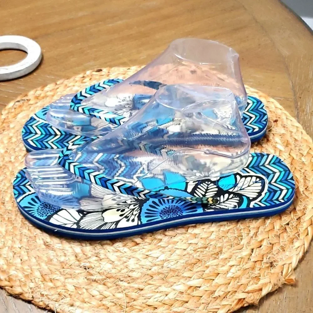 Vera Bradley Blue Floral Flip Flops (L, 9-10)